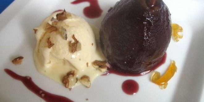 Рецепт Ванильного мороженого и груша-пашот Сладкая парочка