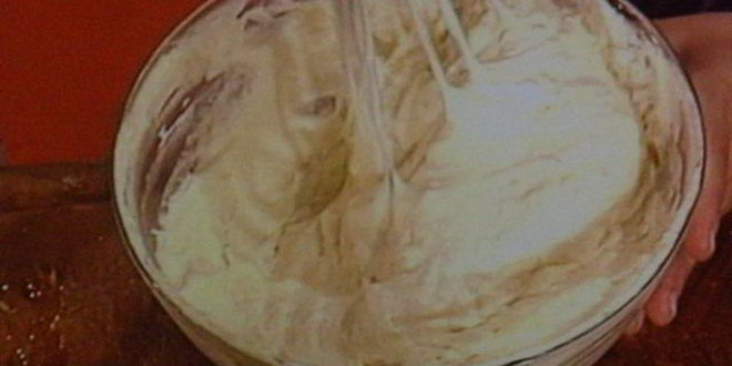 Рецепт мусса апельсиново-марципановый с острым шоколадным соусом и малиной