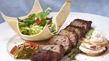 Рецепт Нежной говядины с муссом из кабачка и кремом из козьего сыра