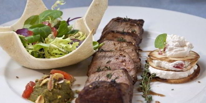 Рецепт нежной говядины с муссом из кабачка и кремом из козьего сыра