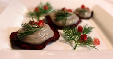 Рецепт Селедочного мусса на свекольных чипсах