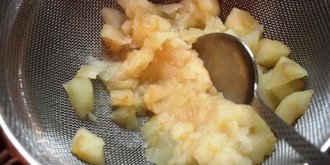 Рецепт селедочного мусса на свекольных чипсах