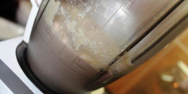 Рецепт селедочного мусса на свекольных чипсах