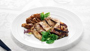 Рецепт Цесарки с лисичками, белыми грибами и муссом из пастернака