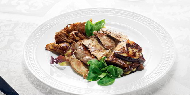 Рецепт Цесарки с лисичками, белыми грибами и муссом из пастернака