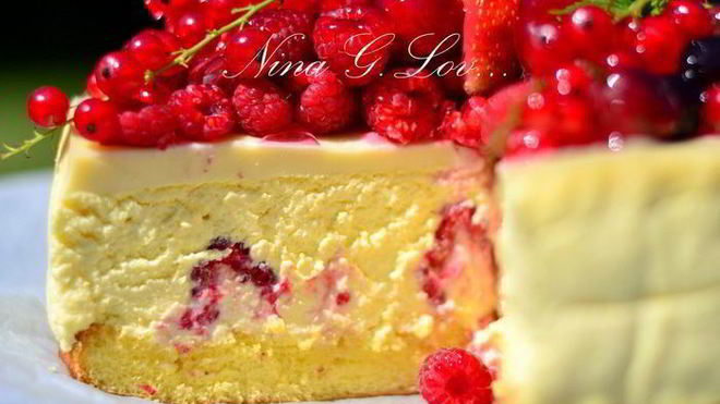 Рецепт творожного торта-мусса с ягодами в белом шоколаде