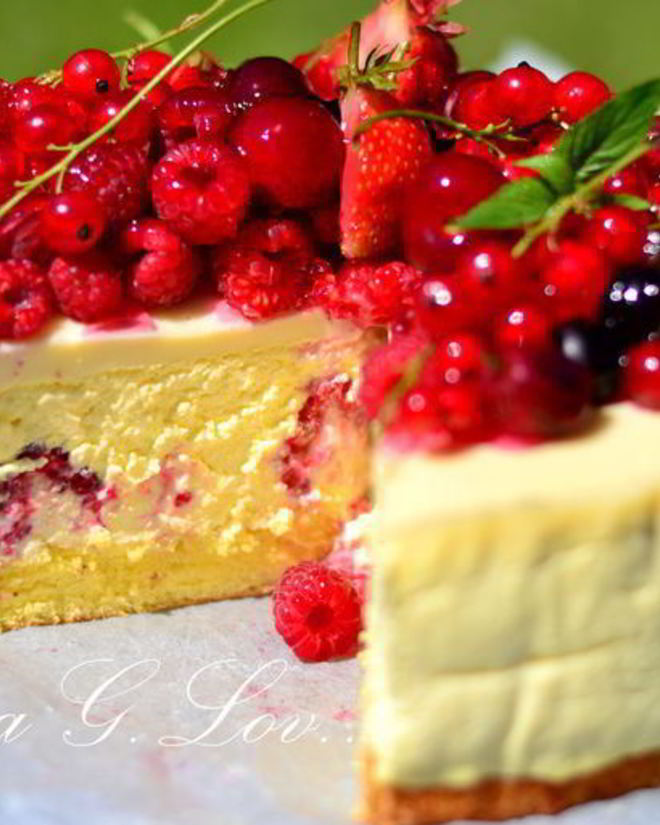 Рецепт творожного торта-мусса с ягодами в белом шоколаде