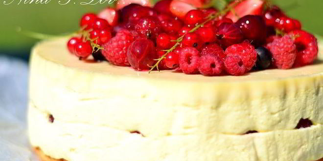 Рецепт творожного торта-мусса с ягодами в белом шоколаде