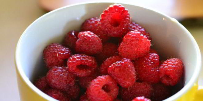 Рецепт творожного торта-мусса с ягодами в белом шоколаде