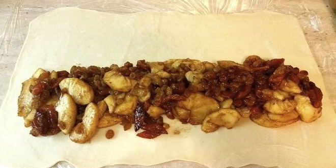 Рецепт штруделя к пасхальному столу из слоеного теста