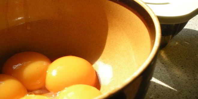 Рецепт ванильного пасхального кулича с изюмом, миндалем и кардамоном