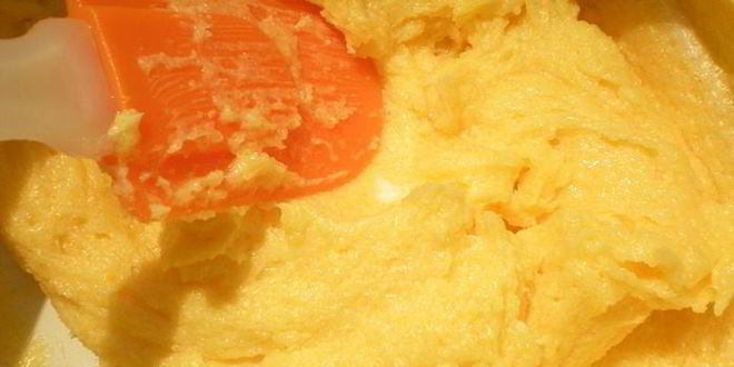 Рецепт ванильного пасхального кулича с изюмом, миндалем и кардамоном