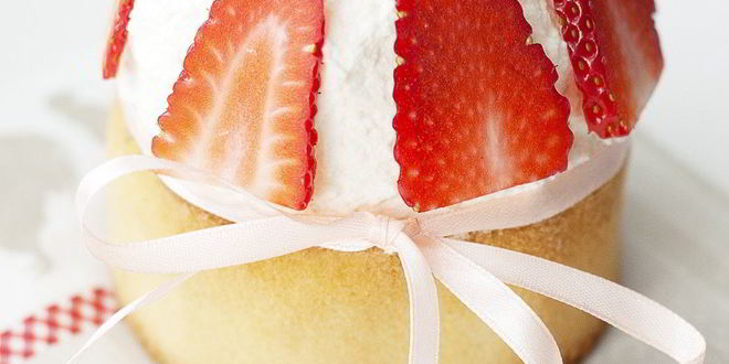 Рецепт Ванильного пасхального кулича с ягодами