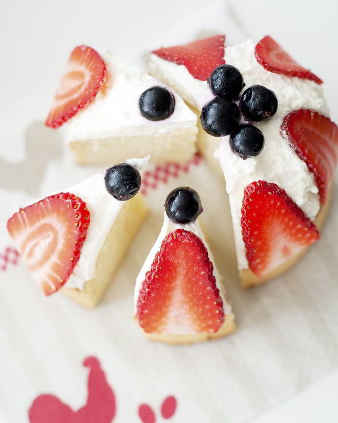 Рецепт ванильного пасхального кулича с ягодами