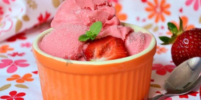 Рецепт Мороженого домашний клубничный щербет из йогурта