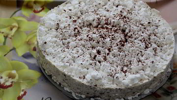 Рецепт Сливочно-белкового десерт с фундуком