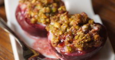 Рецепт Слив запеченных в духовке с орехами