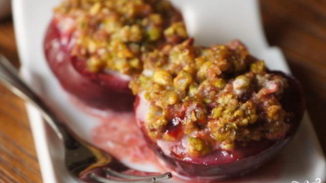 Рецепт слив запеченных в духовке с орехами