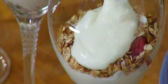 Рецепт слоеного десерта с хлопьями и малиной