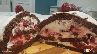 Рецепт Рулета из шоколадного суфле с малиной