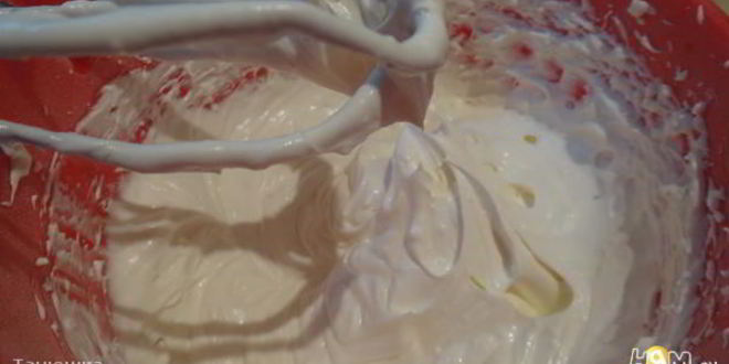 Рецепт рулета из шоколадного суфле с малиной