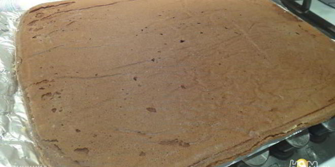 Рецепт рулета из шоколадного суфле с малиной