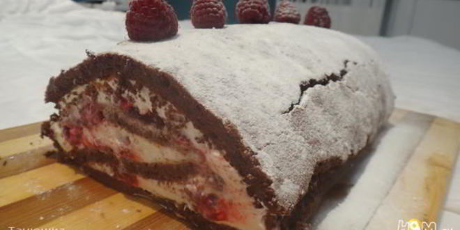 Рецепт рулета из шоколадного суфле с малиной