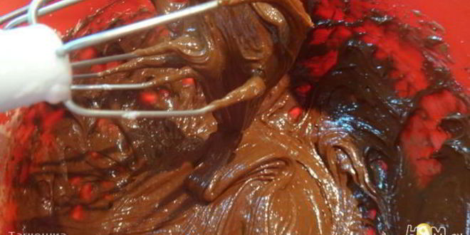 Рецепт рулета из шоколадного суфле с малиной