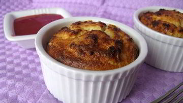 Рецепт Творожного суфле с бананами и клубничным соусом