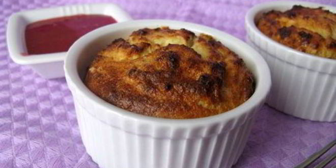 Рецепт Творожного суфле с бананами и клубничным соусом