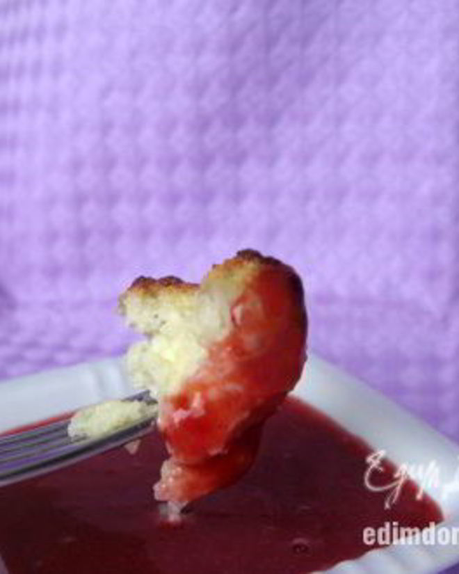 Рецепт творожного суфле с бананами и клубничным соусом