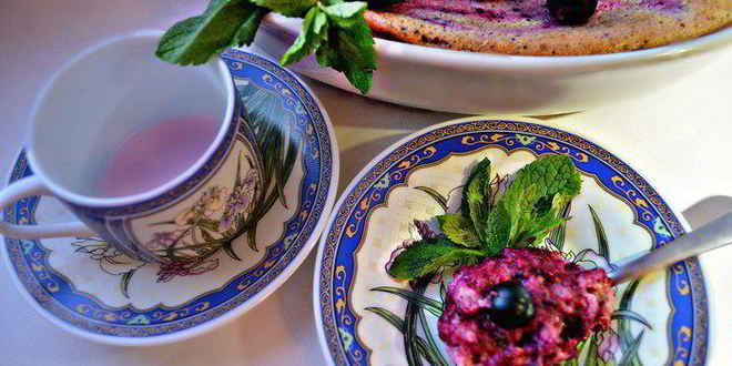 Рецепт творожного суфле с черной смородиной