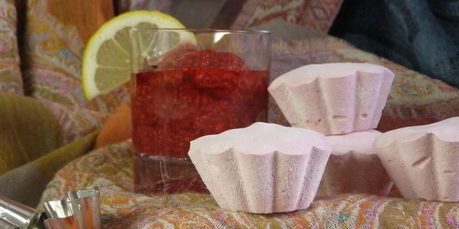 Рецепт Брусничного зефира с малиновым соусом