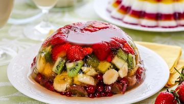 Рецепт Желе из шампанского с фруктами и ягодами