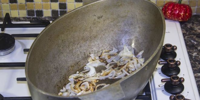 Рецепт азу из говядины с солеными огурцами