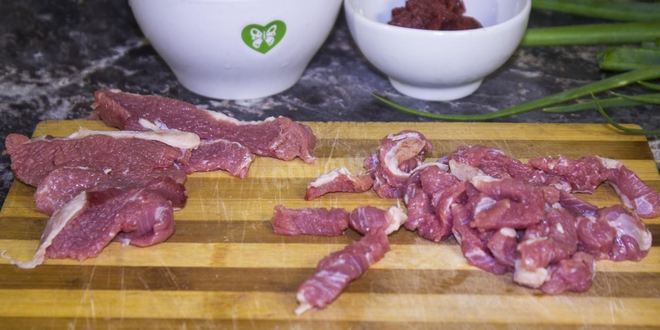 Рецепт азу из говядины с солеными огурцами