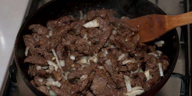 Рецепт азу с солеными огурцами и с картошкой