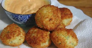 Рецепт Биточков из крабового мяса, огурцов и каперсов