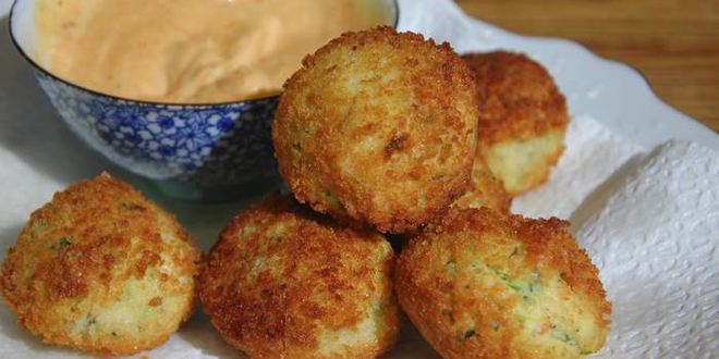 Рецепт биточков из крабового мяса, огурцов и каперсов