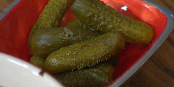 Рецепт биточков из крабового мяса, огурцов и каперсов