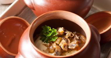 Рецепт Драников с грудинкой и грибами в горшочке