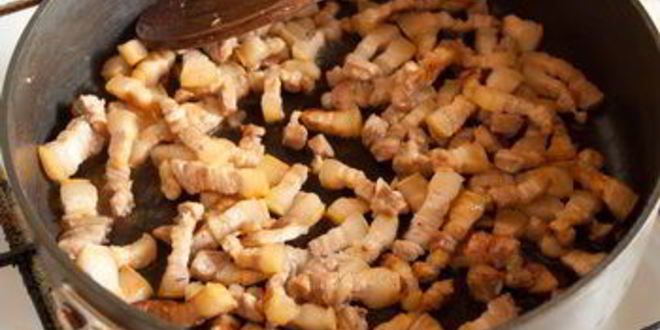 Рецепт драников с грудинкой и грибами в горшочке