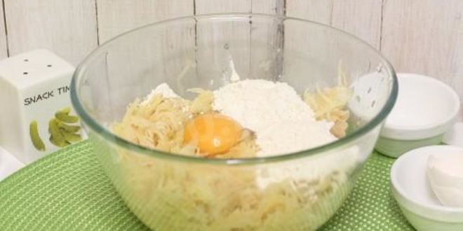 Рецепт драников с колбаской и зеленью