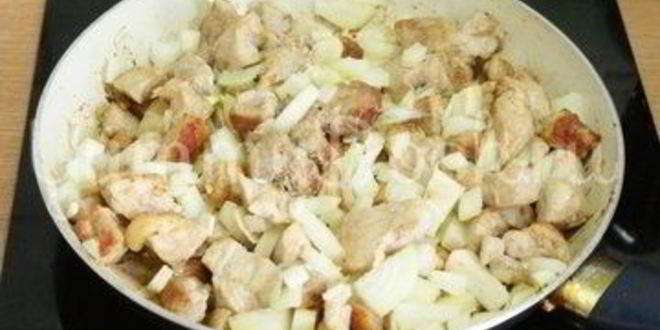 Рецепт драников с мясом в горшочках