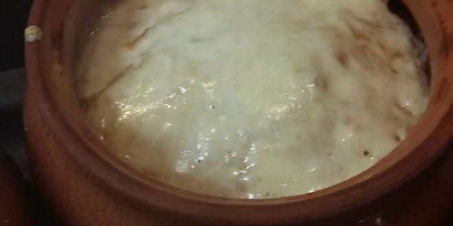 Рецепт драников, запеченных с грибами и мясом под сырным соусом