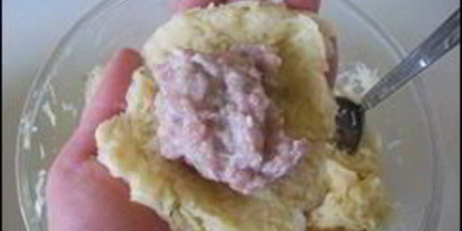 Рецепт картофельных драников с мясом под грибным соусом