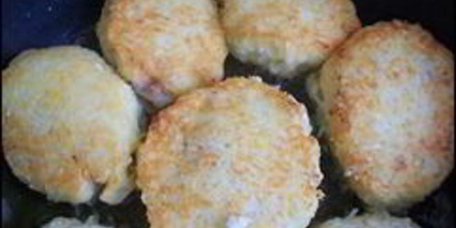 Рецепт картофельных драников с мясом под грибным соусом