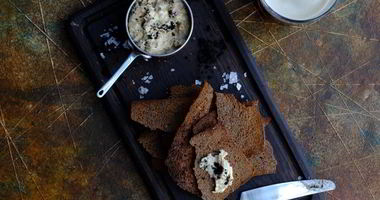 Рецепт Форшмака из сельди с бородинскими чипсами