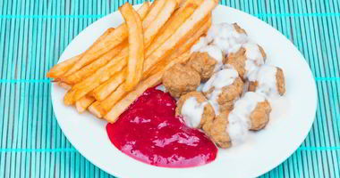 Рецепт Фрикаделек Икеа с брусничным соусом