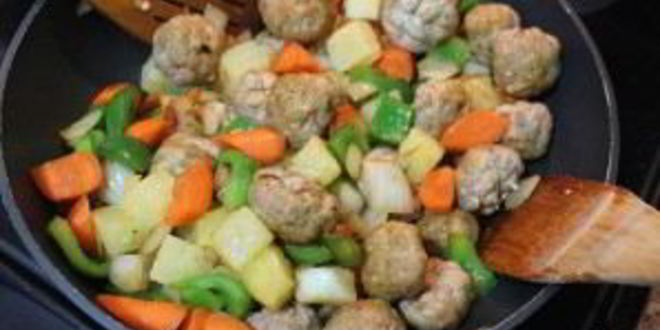 Рецепт фрикаделек из курицы в чили соусе с овощами